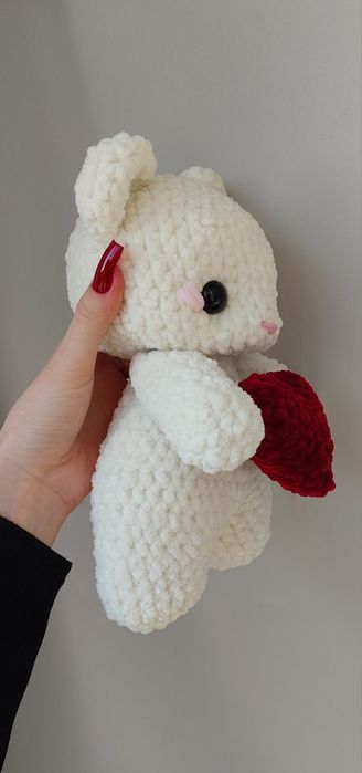 Kremowy miś ecru ręczenie robiony na szydełku amigurumi