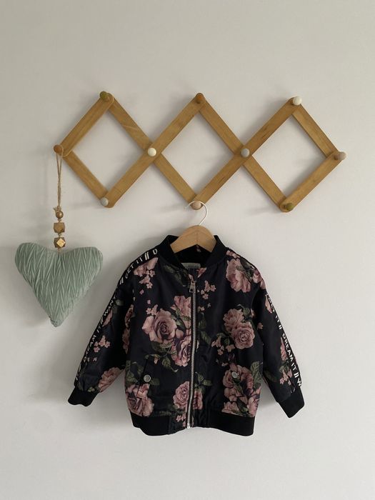 Kurtka bomberka kappahl 86 czarna w róże