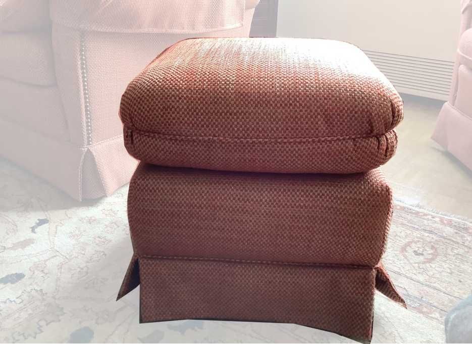 2 Poltronas + 1 banqueta com almofadas e proteção de braços