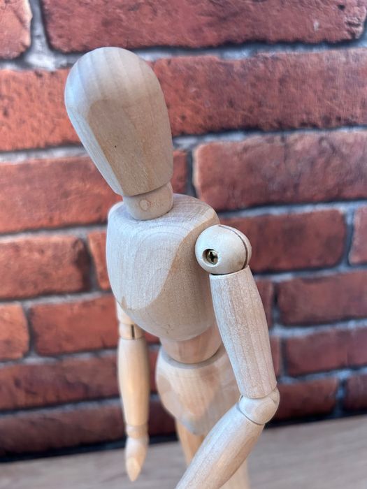 Drewniany model człowieka do nauki rysunku i szkicowania