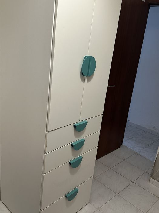 Roupeiro Infantil IKEA SMÅSTAD/PLATSA c/ Gavetas e Varão – 60x57x181cm