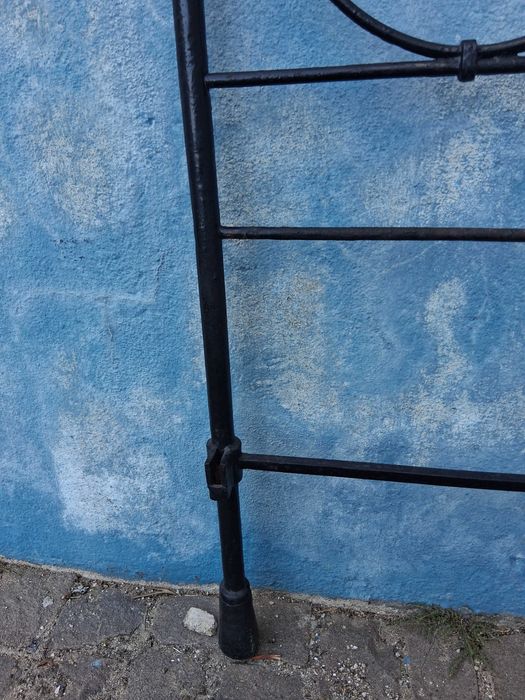 Cabeceira cama antiga de casal 120 L X 124 A em ferro