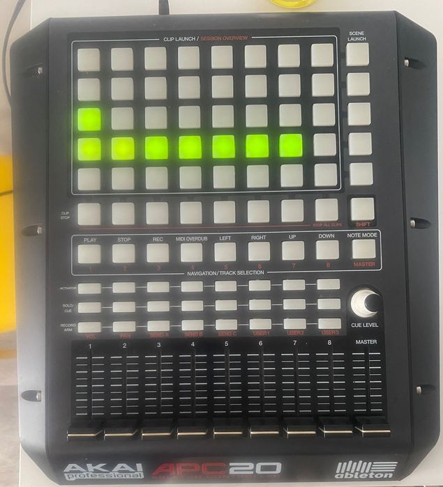 Akai APC 20 (MIDI Controller)