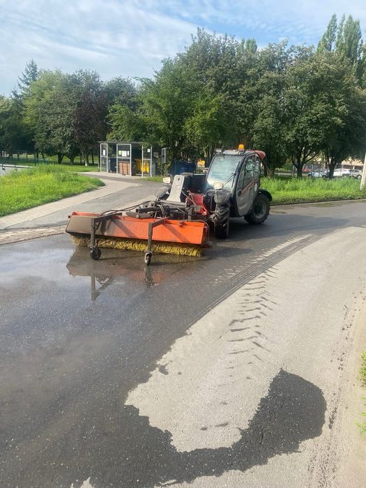 Usługi ładowarką teleskopową Manitou