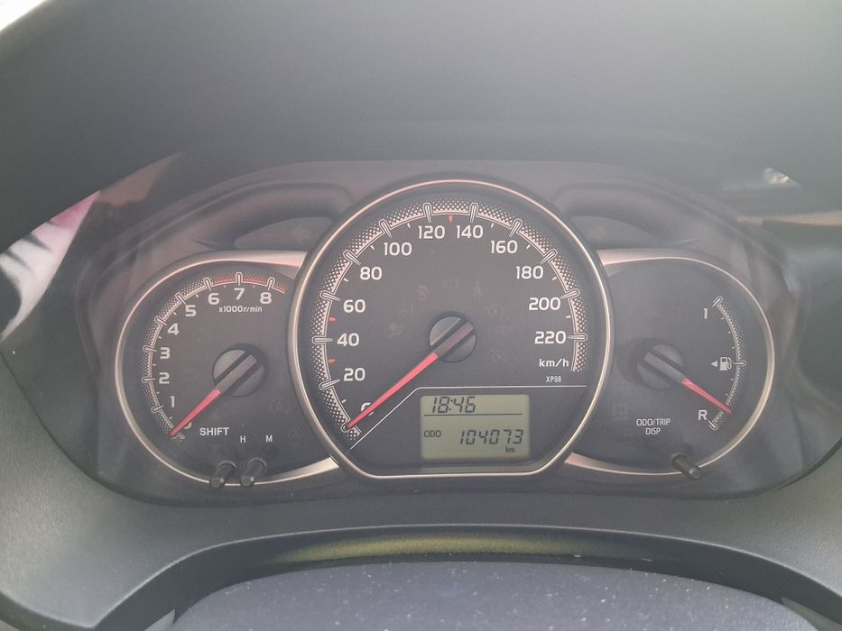 Toyota yaris em muito bom estado.