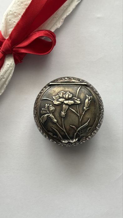 Srebrne puzderko - secesja