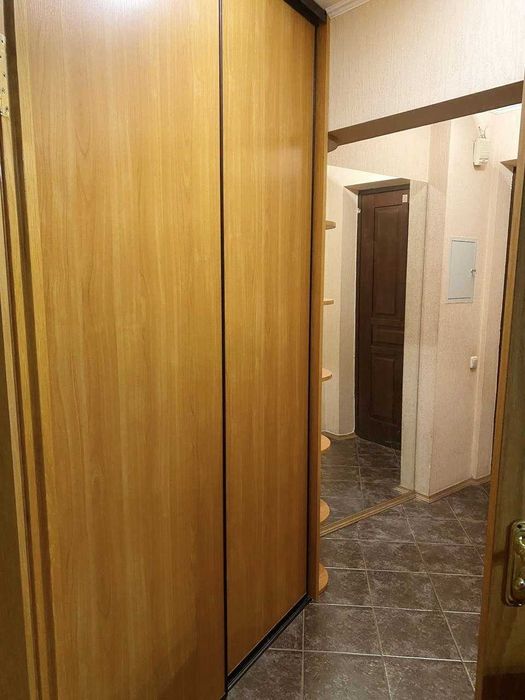 Продам квартиру Святошинська площа 1. метро Житомирська
