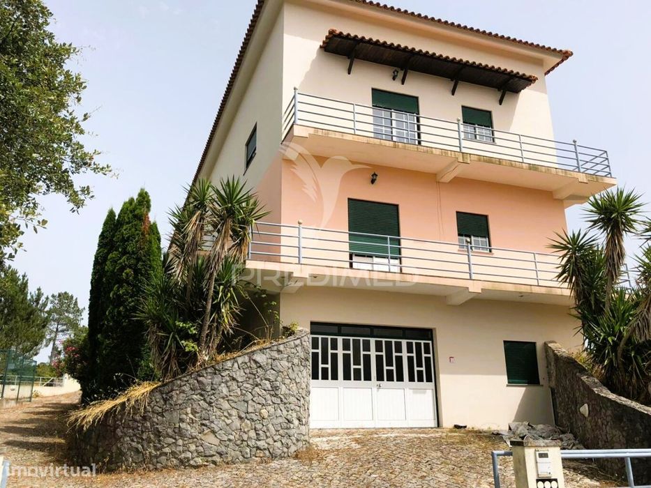 Venda de Edifício com 4 pisos - Lar de 3ª Idade - Alvará para 22 ut...