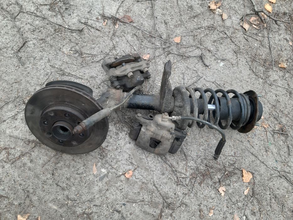 Продам стойку на ланос в сборе ,правая .