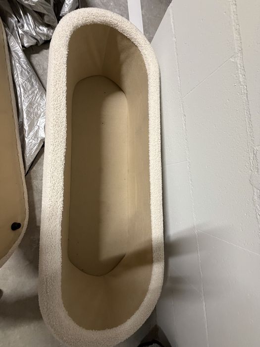 Banco SKLUM com Armazenamento em Chenille Jutson - Textura Chenille