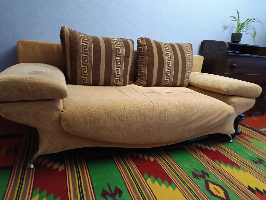 Диван б/у розкладний.  Самовивіз.