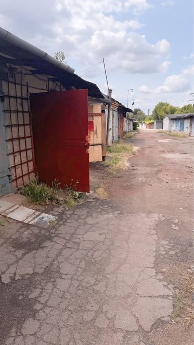 Гараж з ямою та погрібом  20,5 м2