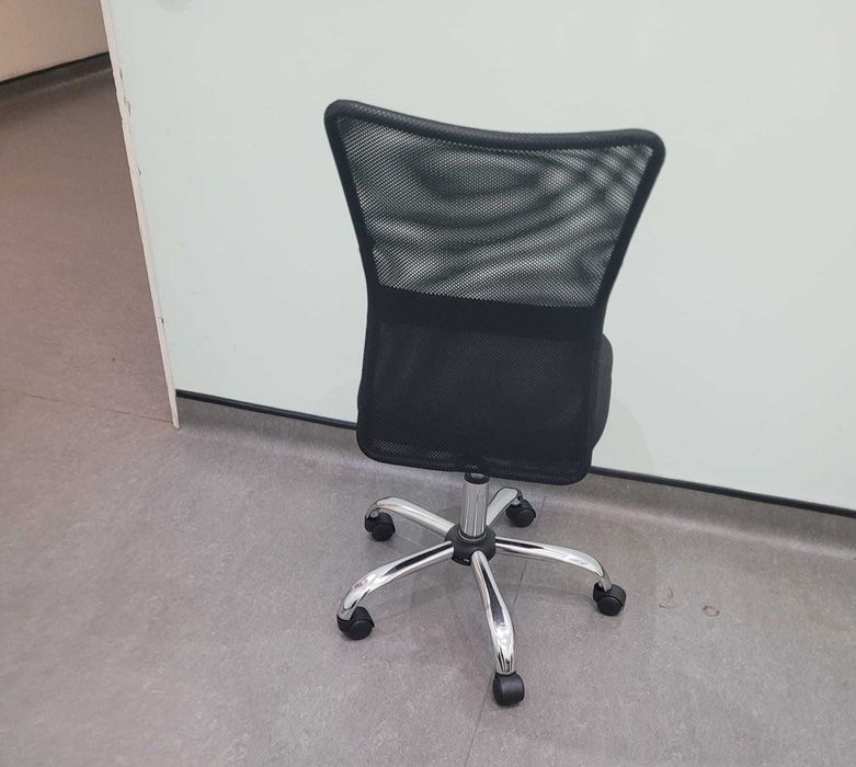 Cadeira de Escritório Operativa - NOVA- em caixa por abrir