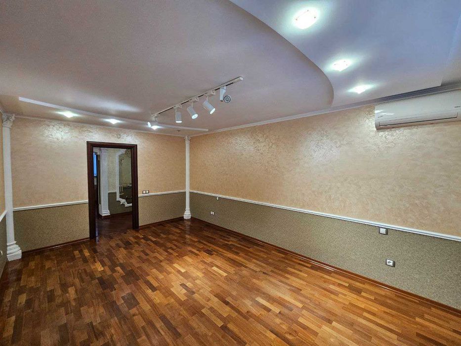 Оренда комерційного приміщення, центр, вул. Шептицького