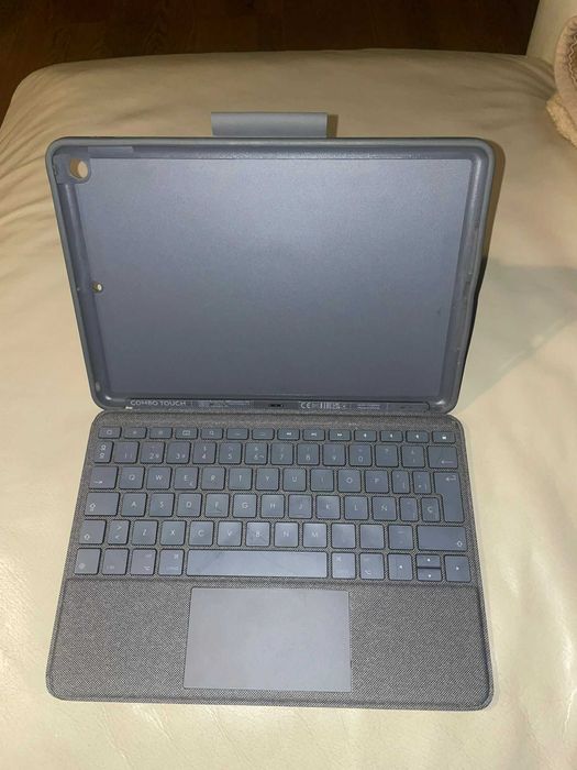 Teclado Logitech Combo para iPad (7.ª, 8.ª, 9.ª geração