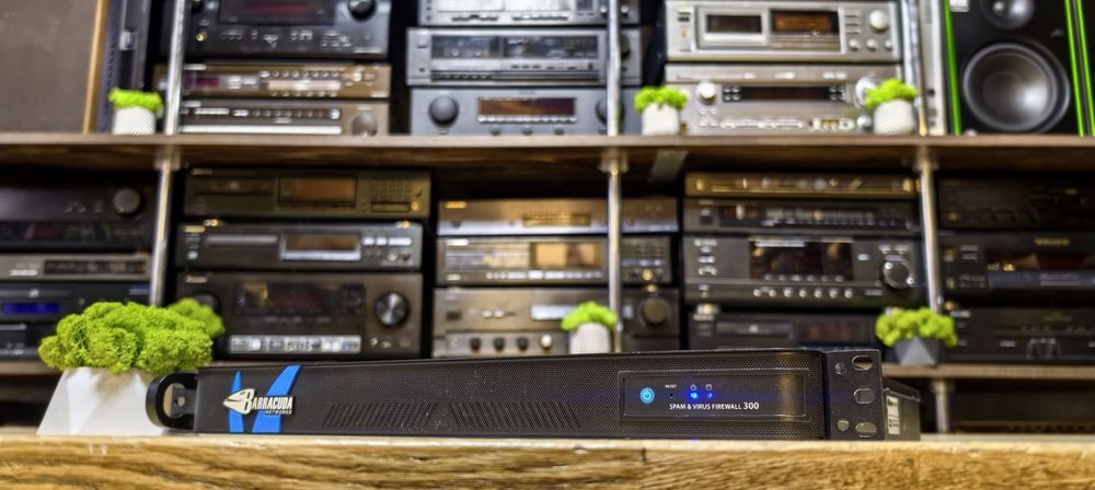 Шлюз безпеки електронної пошти Barracuda 300