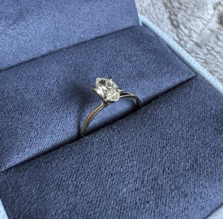 Anel de ouro com diamante natural