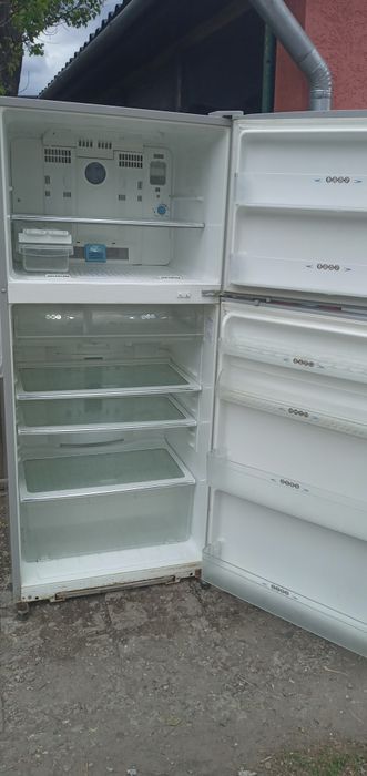 В гарному стані холодильник ,,Шарп"
