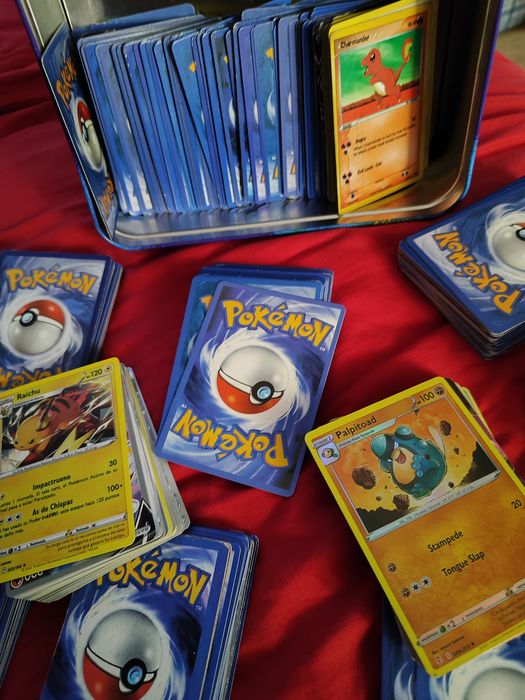 Vendo coleção Pokémon urgente. Vai a melhor oferta!