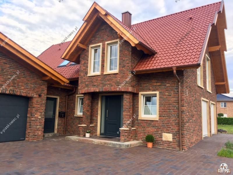 ~22~ Parapet z piaskowca - półwałek