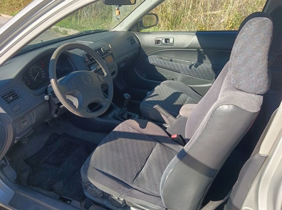 Honda Civic fase 2(facelift)
Ano 2000

Motor D14z2
Ar condicionado funcional
Direção assistida
Vidros elétricos
Fecho central
Rádio CD
Apoio de braço