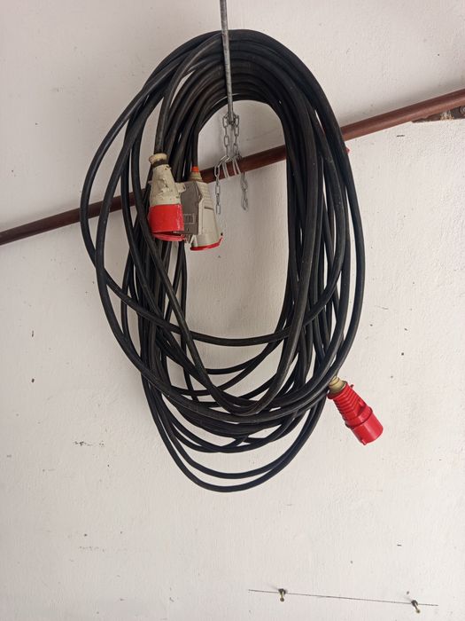 Sprzedam dwa przedłużacze m4pin + przełącznik start stop