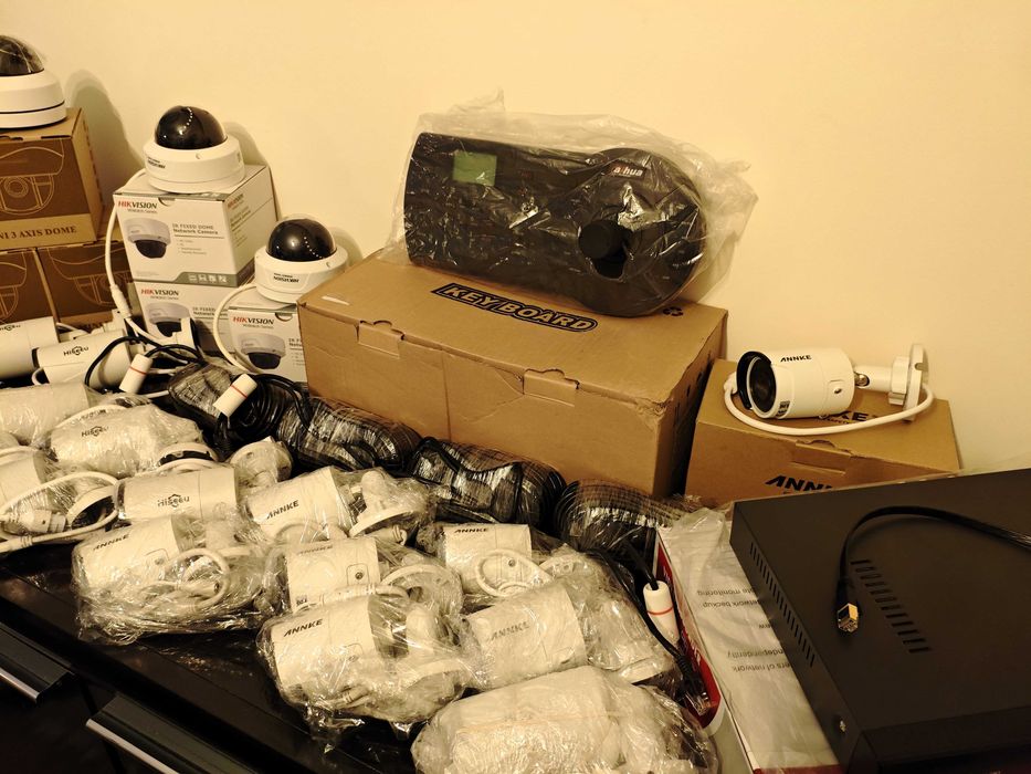 Lote Sistema CCTV Vigilância: 25 Câmaras IP/PoE + Dahua Keyboard + NVR/HVR + Cabos