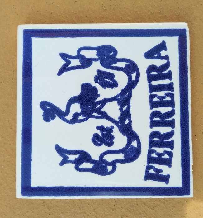 Azulejos de base antigos do vinho do Porto Ferreira