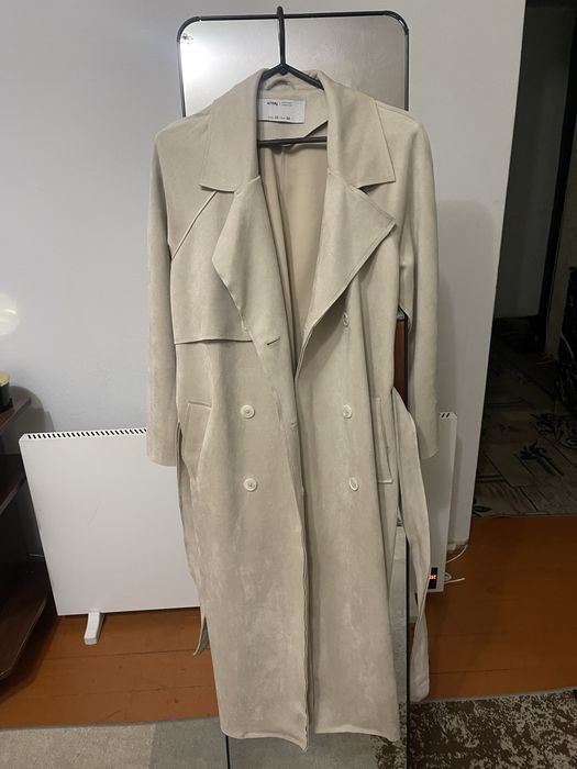 Продам  бежевий тренч