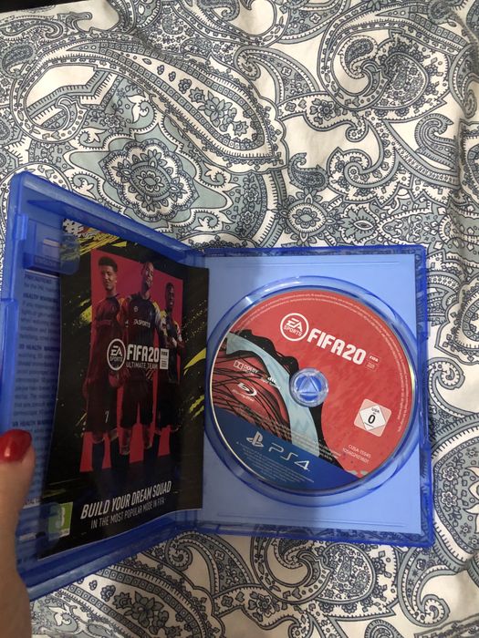 Playstation 4 1tb / Com fifa20 e 21