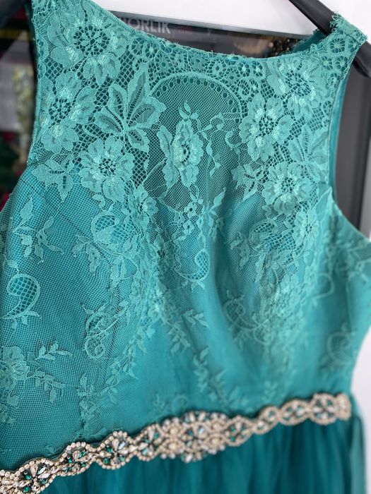 Suknia balowa zieleń tiul koronka kamienie