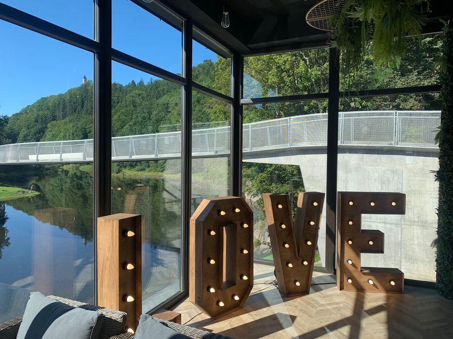 Wynajem napisów LOVE  , balony , ciężki dym , stelaż  , miłość, lustro