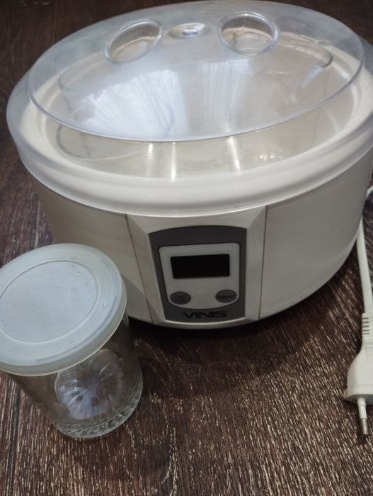 Йогуртниця на п'ять скляних стаканчиків