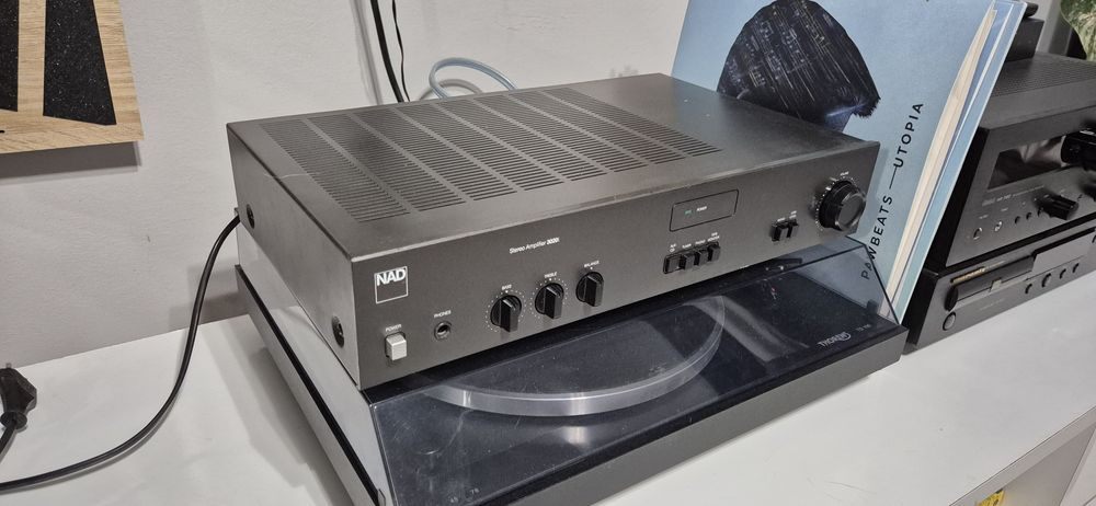 Wzmacniacz NAD 3020i motorola