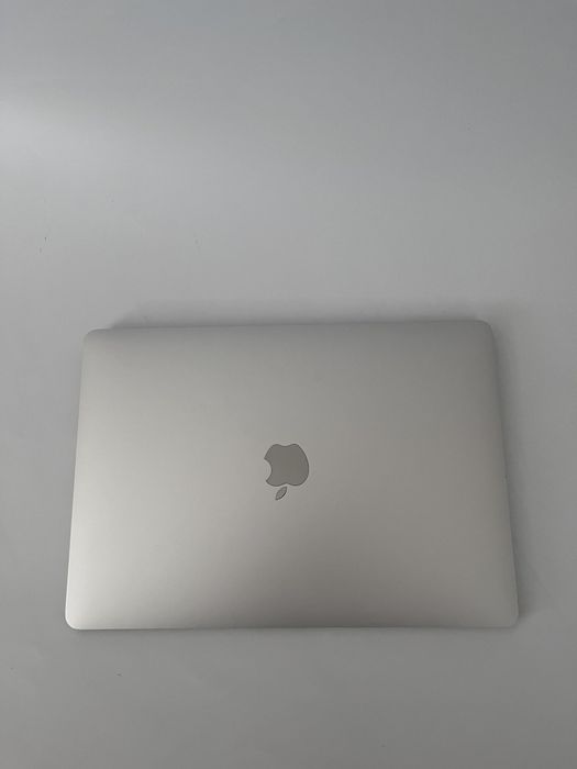 MacBook air 13 2020 Core i3 8/256gb