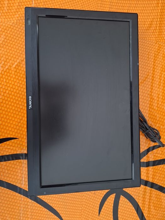 Продам портативный телевизор Sony