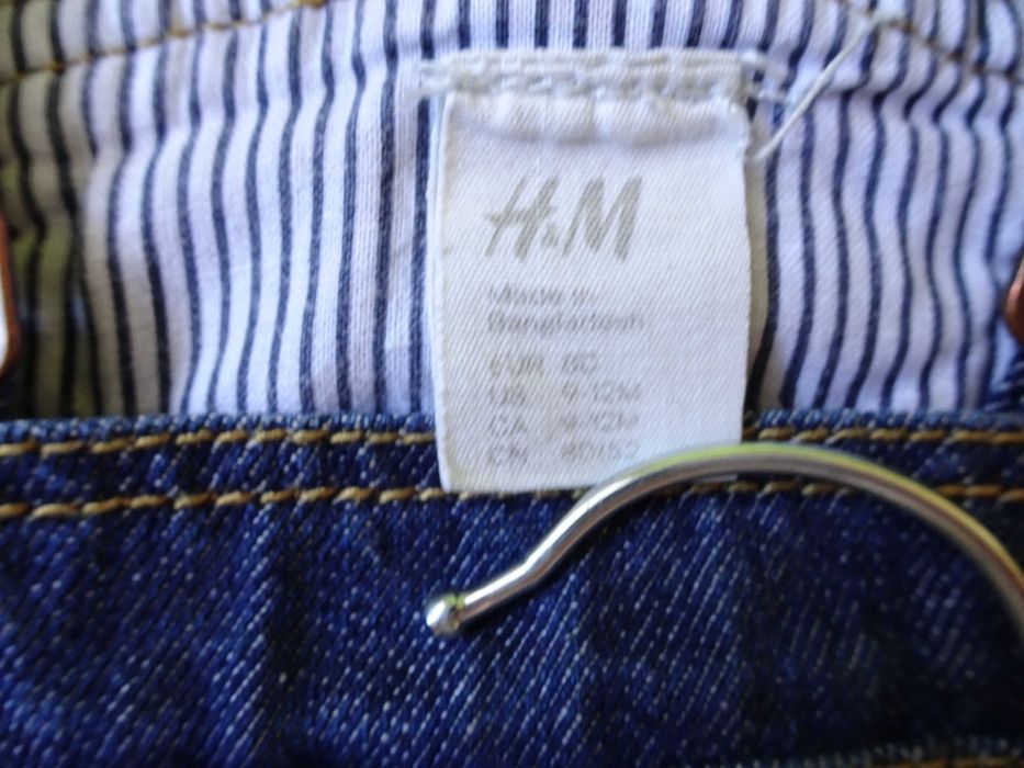 Granatowe dżinsowe spodnie ogrodniczki chłopięce H&M