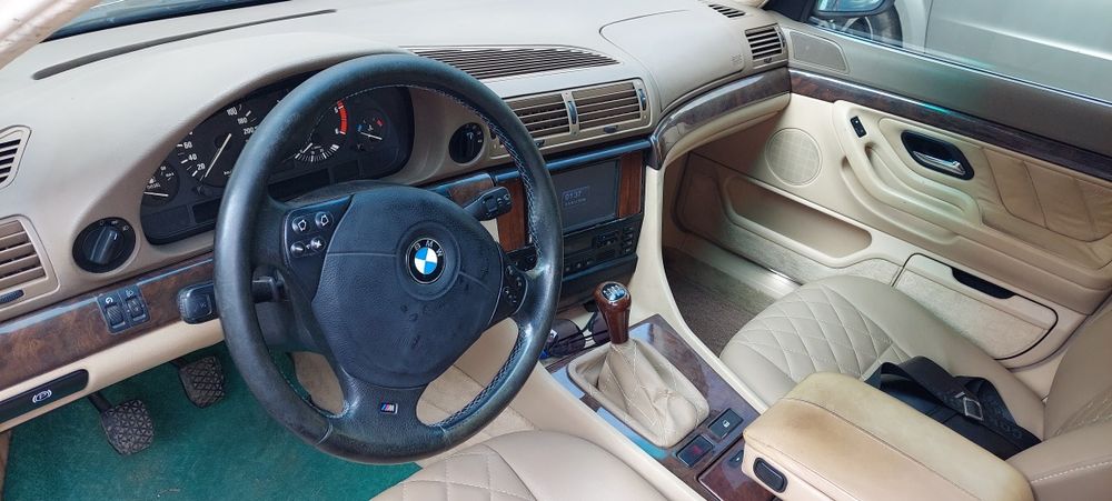 Автомобіль БМВ 7 Е 38