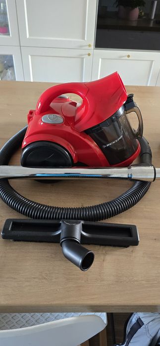 Malutki niemiecki odkurzacz bezworkowy DUNLOP o mocy 700W. Polecam!