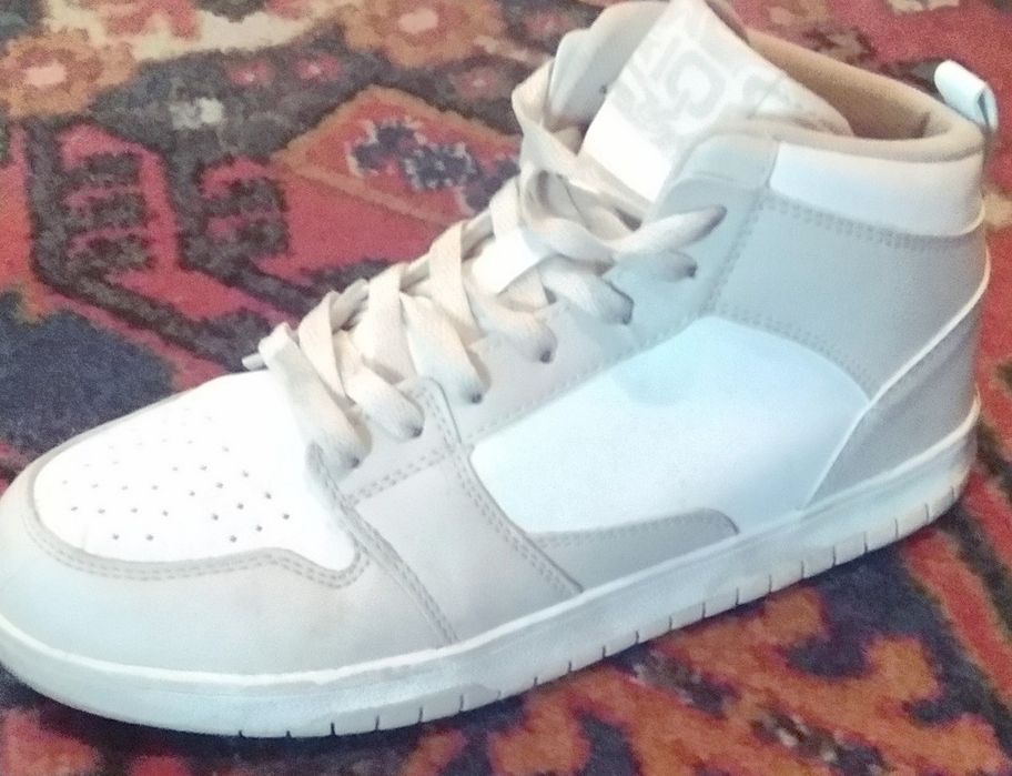 Женские кожаные кроссовки 39 розмер! 450 грн