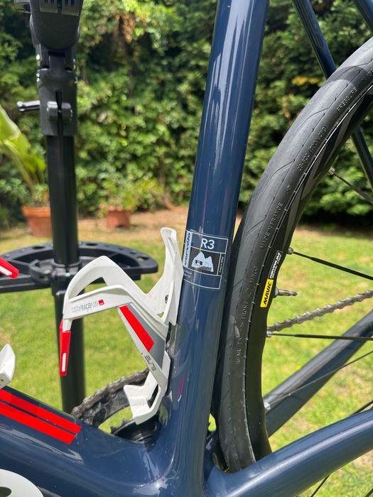 Cervélo R3 Disc Carbono - Ultegra Di2 + Powermeter Power2Max (Tamanho 56)