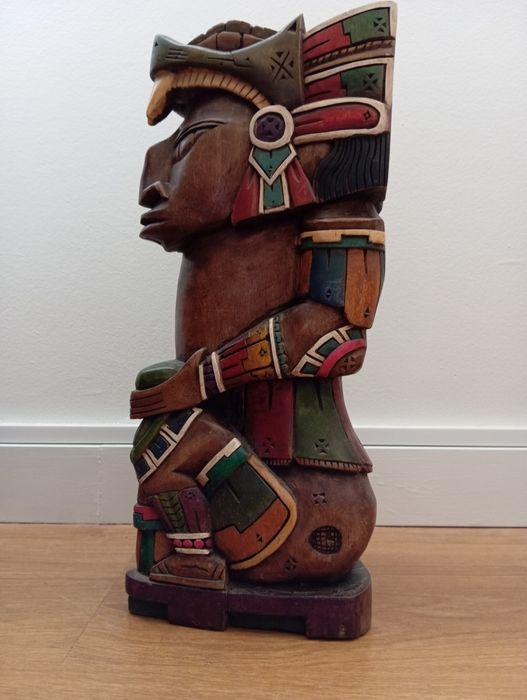 Escultura azteca Maya