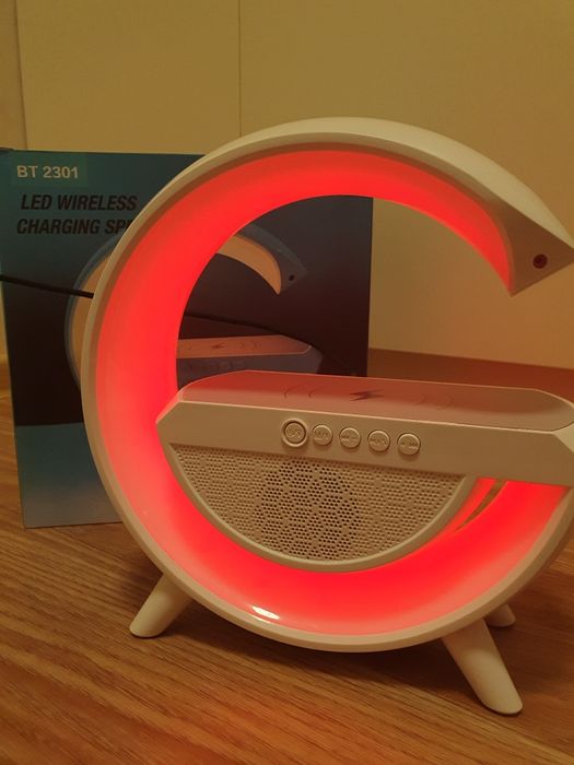Нічник-бездротовий зарядний пристрій та Bluetooth колонка 3в1 з RGB