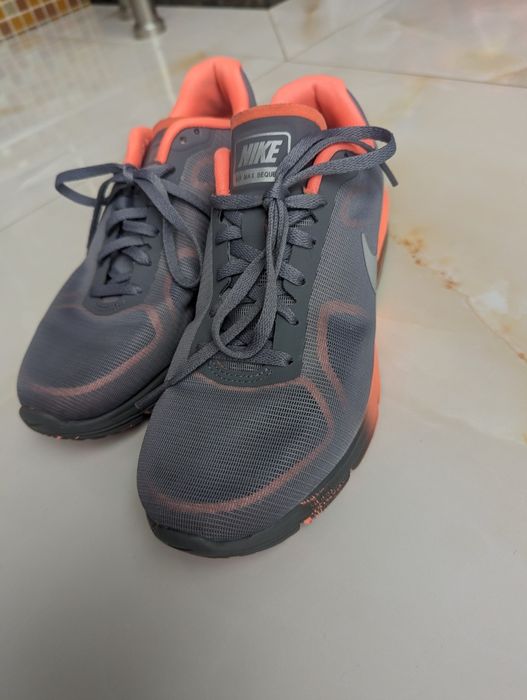 Nike кросівки 26 см.  стан нових