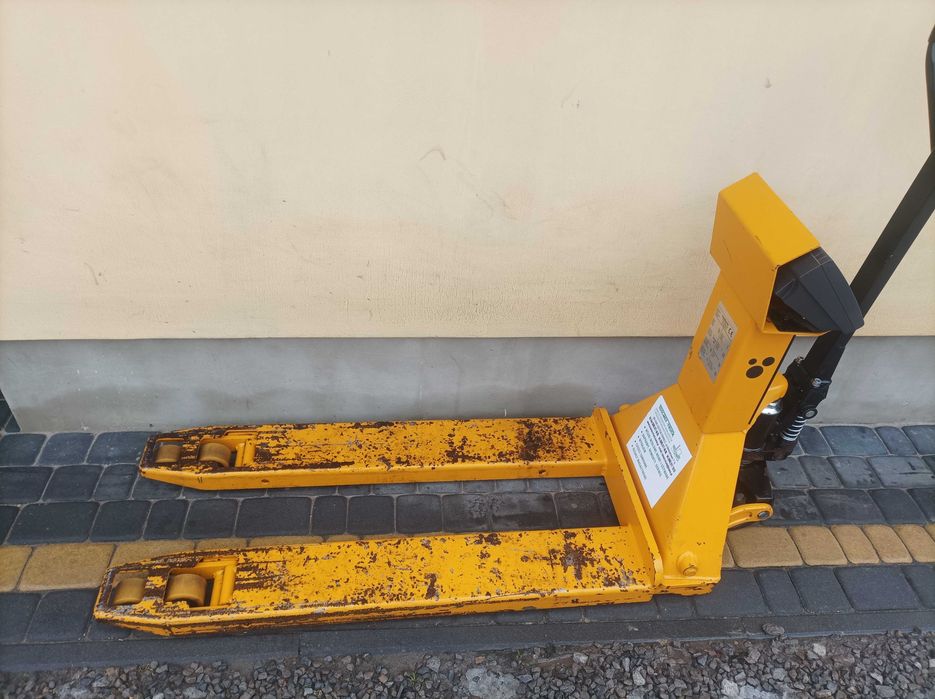 Paleciak z wagą elektroniczną 2000 kg