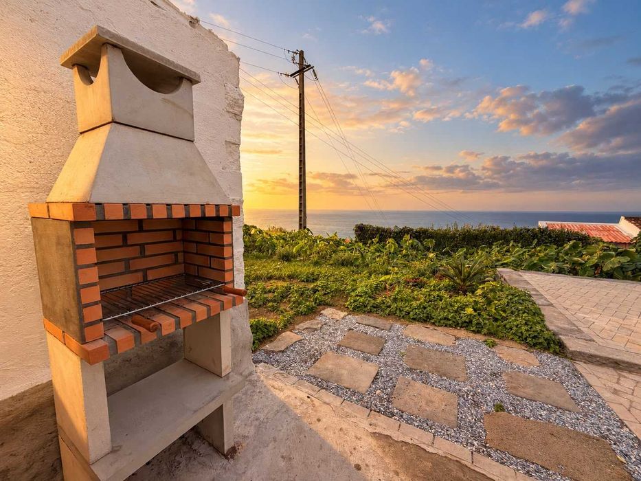 Moradia T2 + 1 (sótão) com vista mar e terreno 2.260 m² — Santana