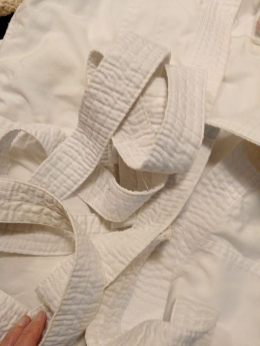 Calças e jaqueta de karaté