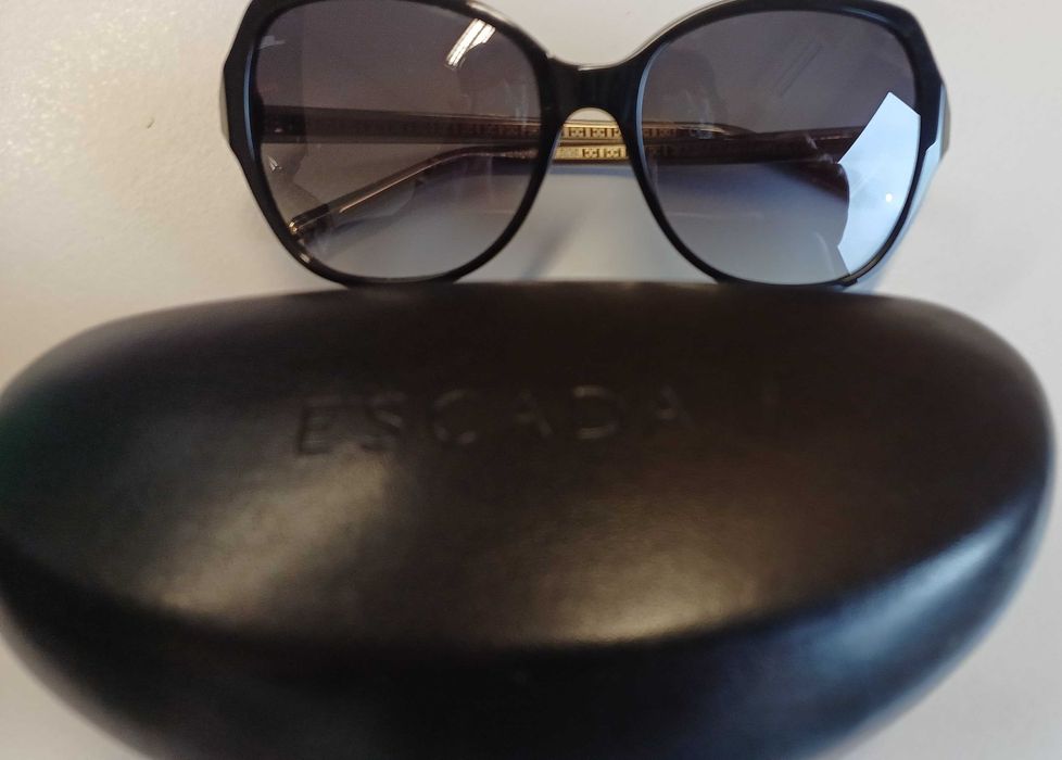 Óculos de Sol com caixa da marca ESCADA