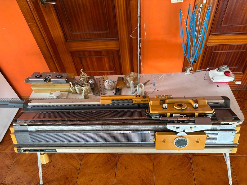 Máquina de tricotar Empisal Knitmaster SRP60N