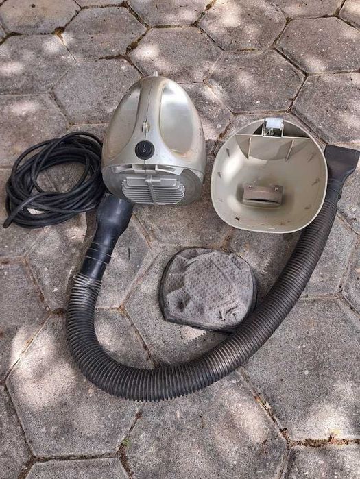 Pequeno aspirador TAURUS de 900W